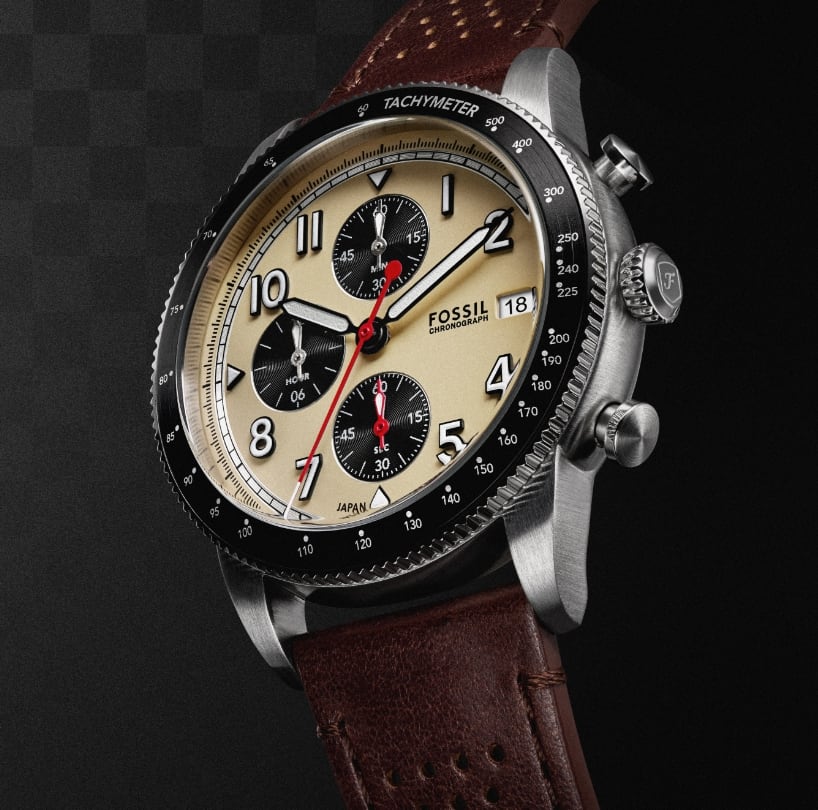 La montre Sport Tourer à bracelet de cuir brun.