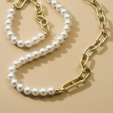 Fossil Heritage Jewellery featuring imitation glass pearls.