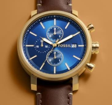 Un reloj para hombre con esfera azul, asas de gran tamaño y correa de piel en color marrón.
